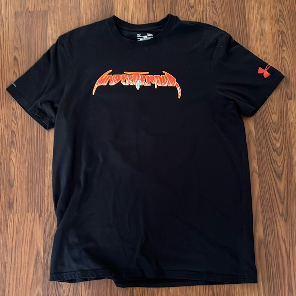 Under Armour Hunting Men’s Large Loose Fit Black T Shirt with graphics